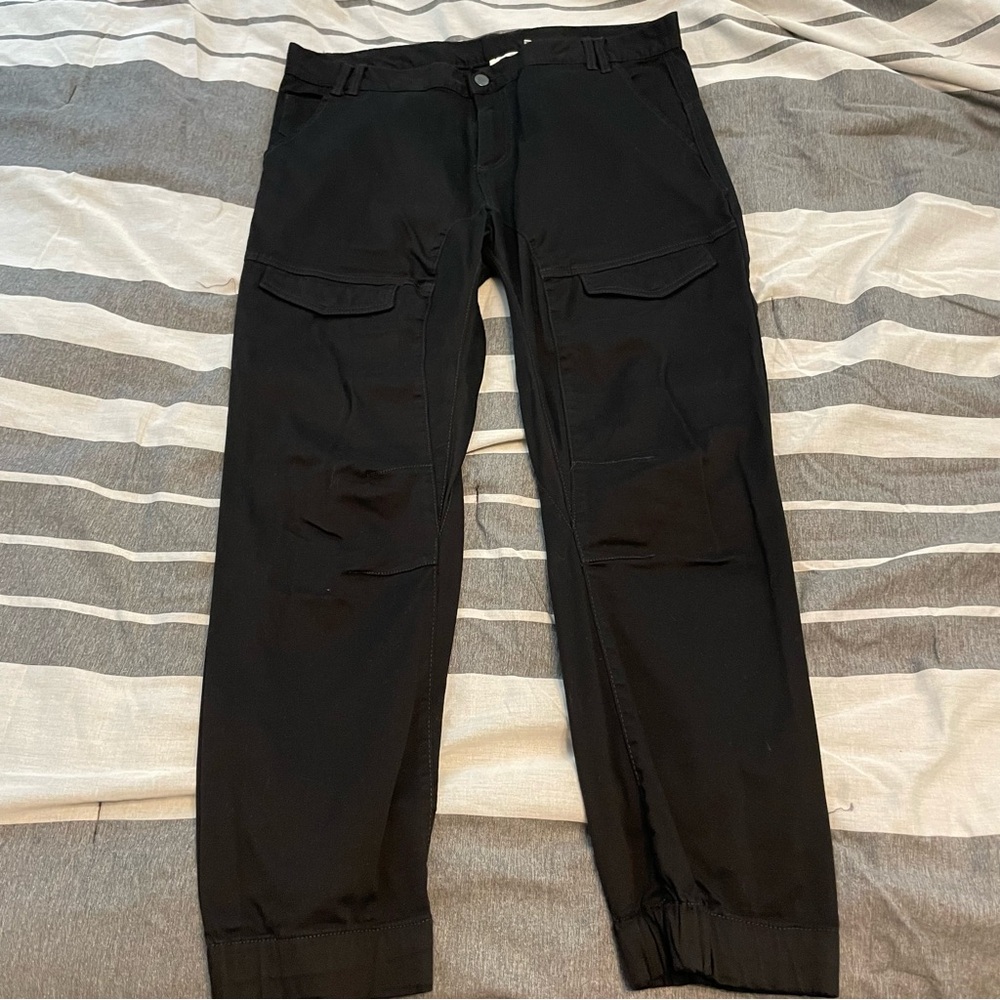 XL Hedge joggers. Black and in EUC. Super stylish cut!